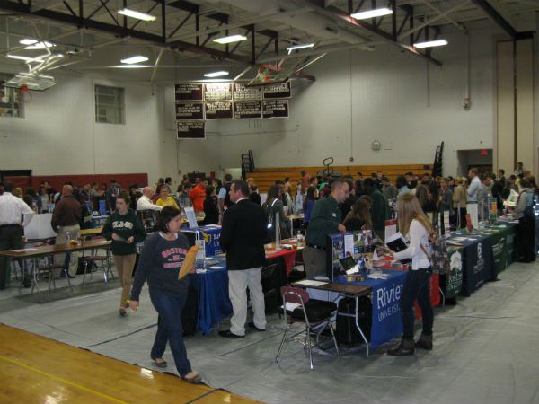 LHS hosts college fair 