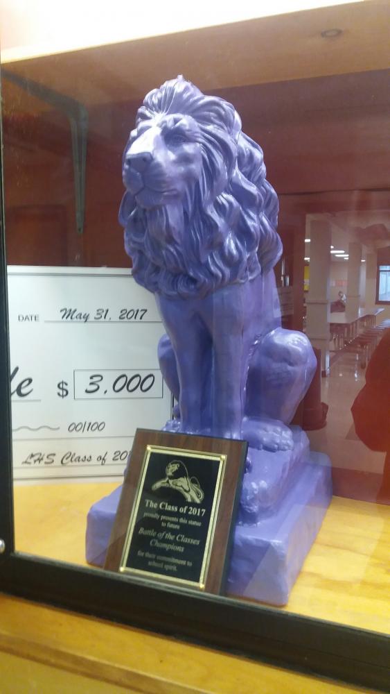 Lion statue to represent Battle of the Classes champions