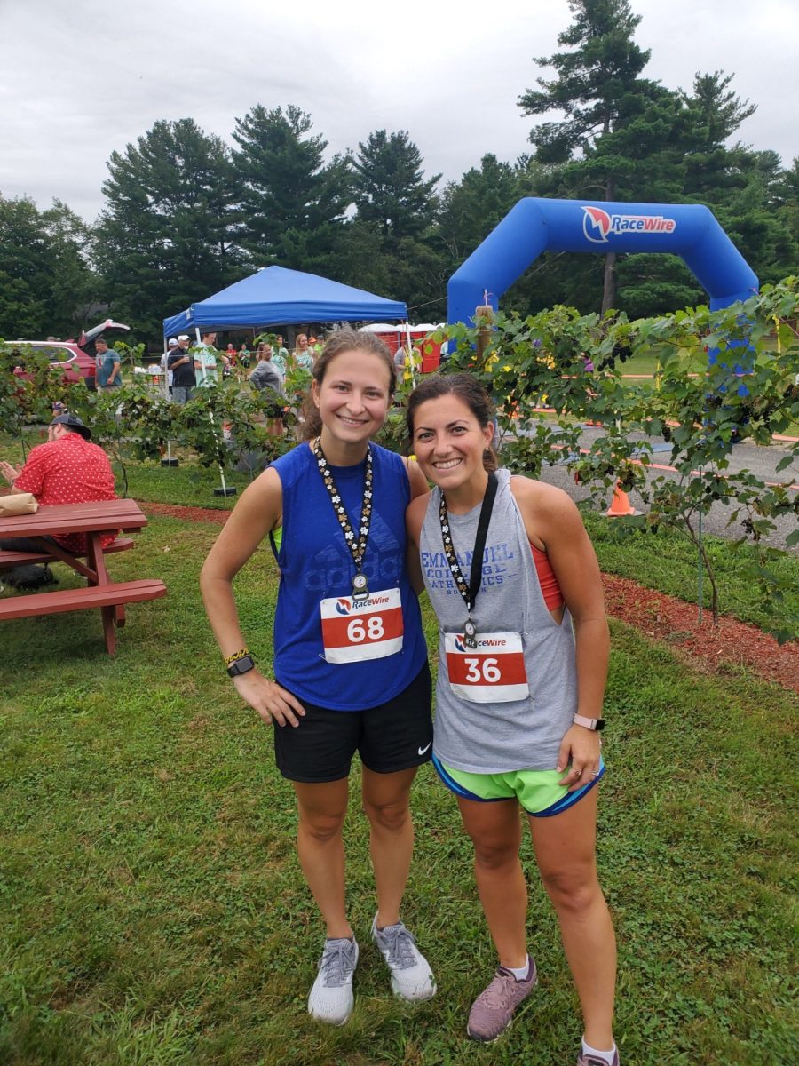 Sylwia Lipior '14 poses with English teacher and avid runner Stephanie Fernandes.
